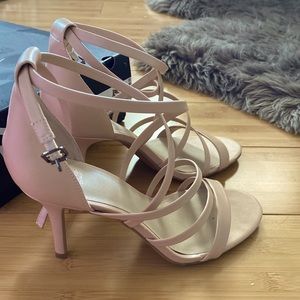 Vera Wang heels . Size 8.